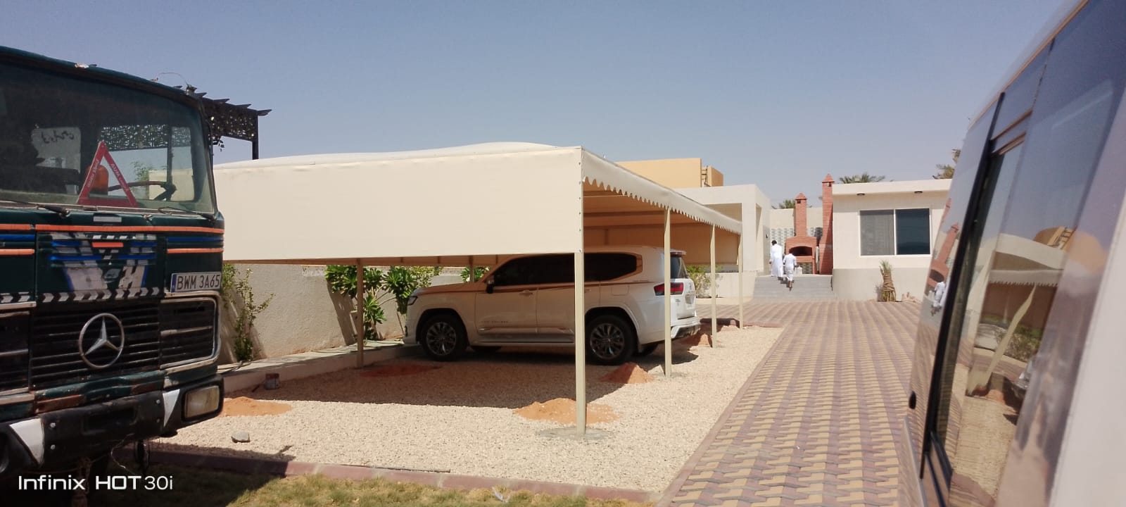 مظلة سيارات بعد التنفيذ